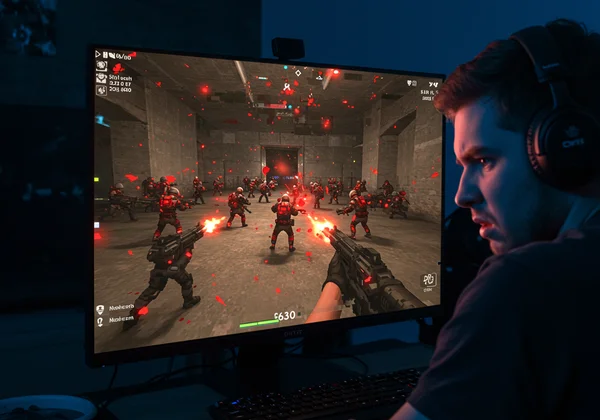 Gamer frustrated by stuttering gameplay in Funny Shooter 2.